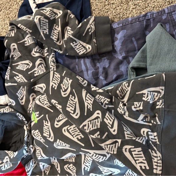 EUC BOYS XL 14/16 LOT SHORTS JEANS LEVIS SHIRTS HOODIE NIKE - Picture 14 of 15